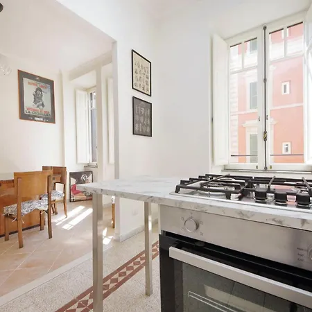 Carlo Felice דירה *